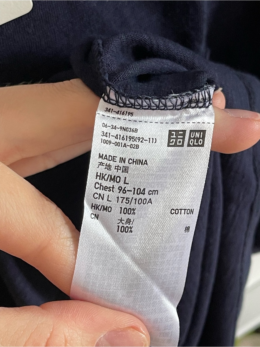 NWT Uniqlo Japanese designer Hokusai Blue UT unisex Navy Graphic Pocket T-Shirt - Picture 4 of 9